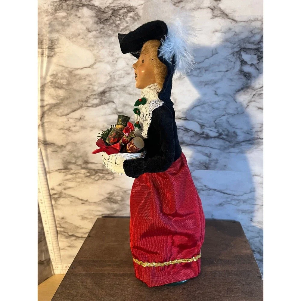 Byers Choice 1996 Crabtree And Evelyn Victorian Woman Shopper